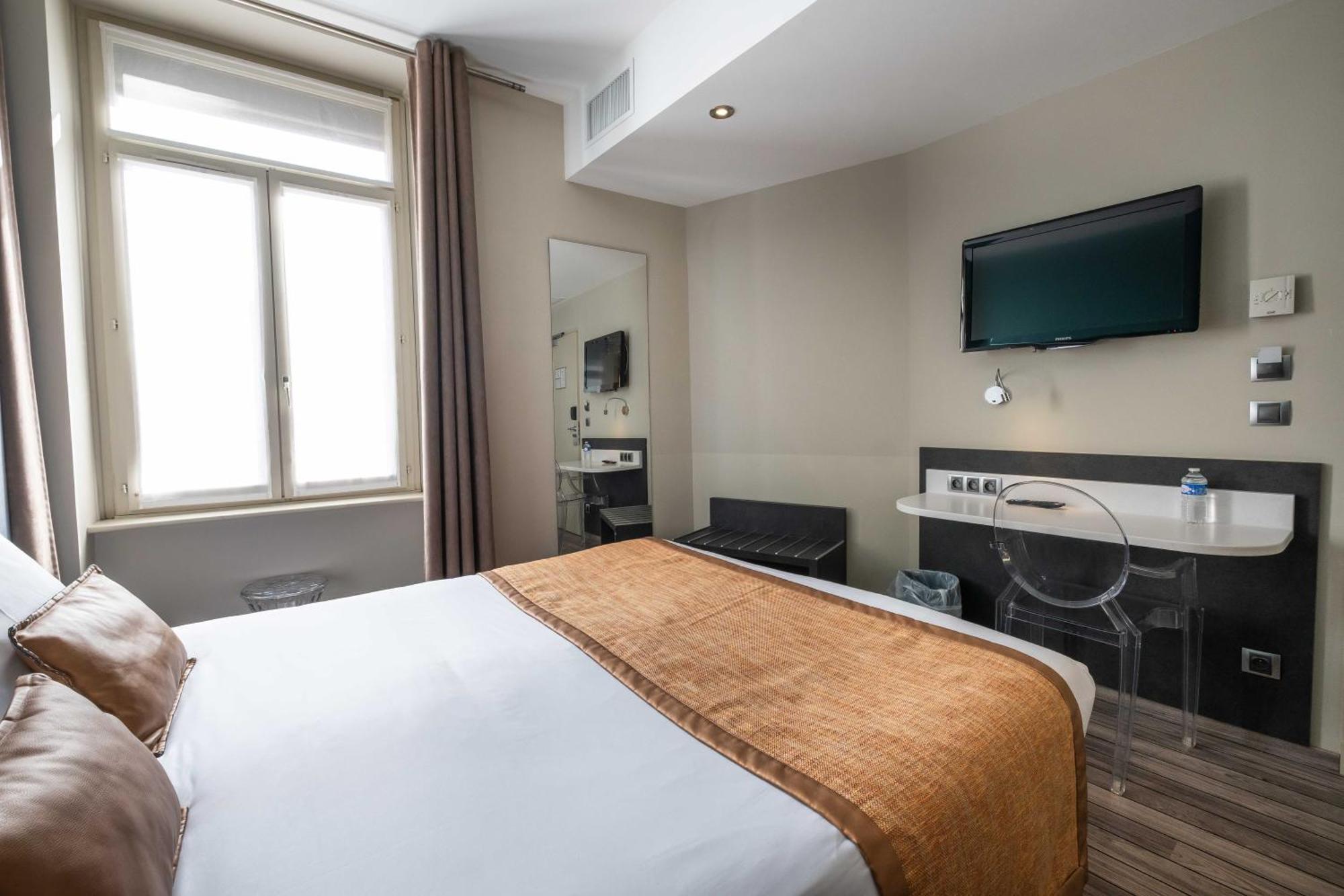 Logis Hotel De Bourgogne - Mâcon Buitenkant foto