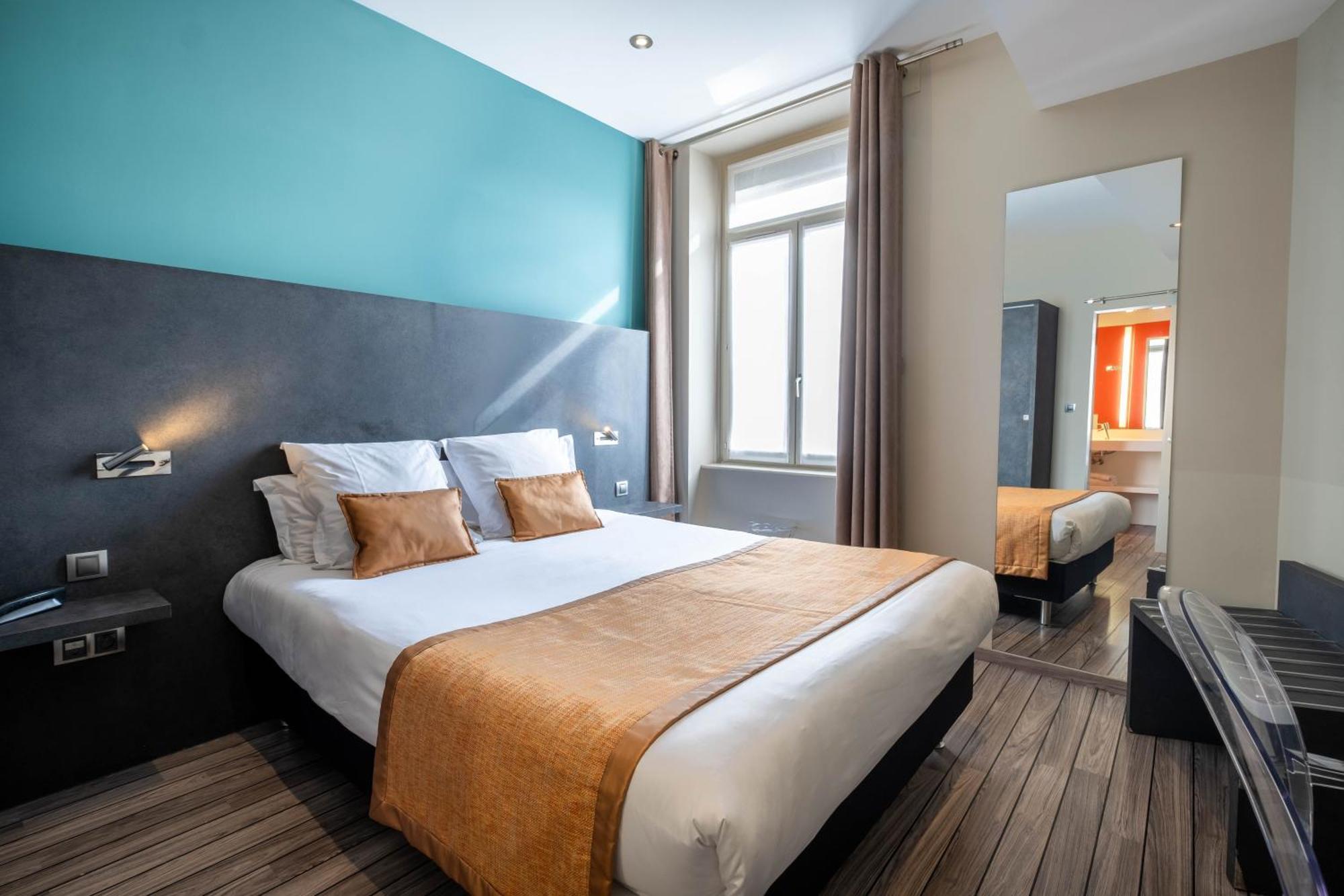 Logis Hotel De Bourgogne - Mâcon Buitenkant foto