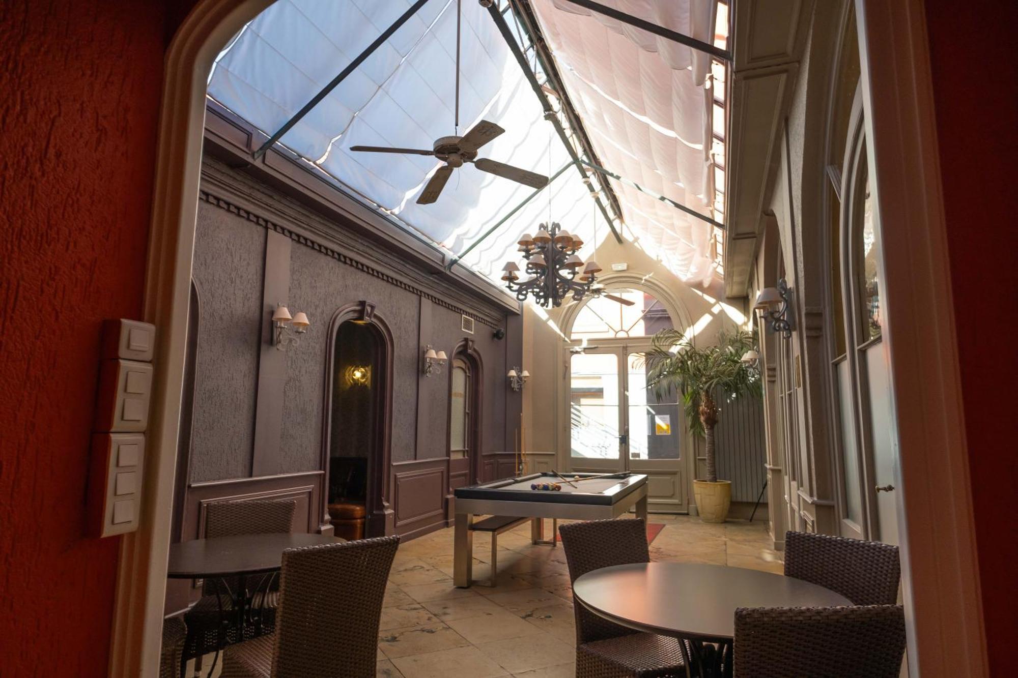 Logis Hotel De Bourgogne - Mâcon Buitenkant foto