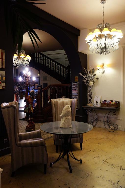 Logis Hotel De Bourgogne - Mâcon Buitenkant foto