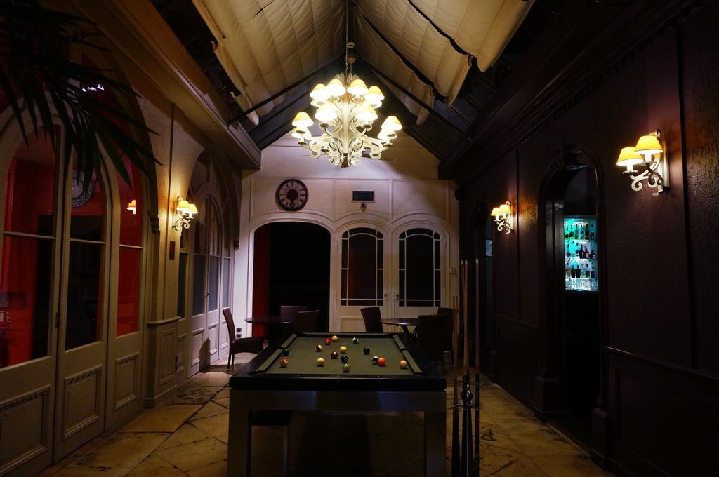 Logis Hotel De Bourgogne - Mâcon Buitenkant foto